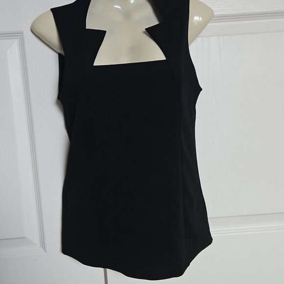 Elegant Black Sleeveless Top - Picture 13 of 16